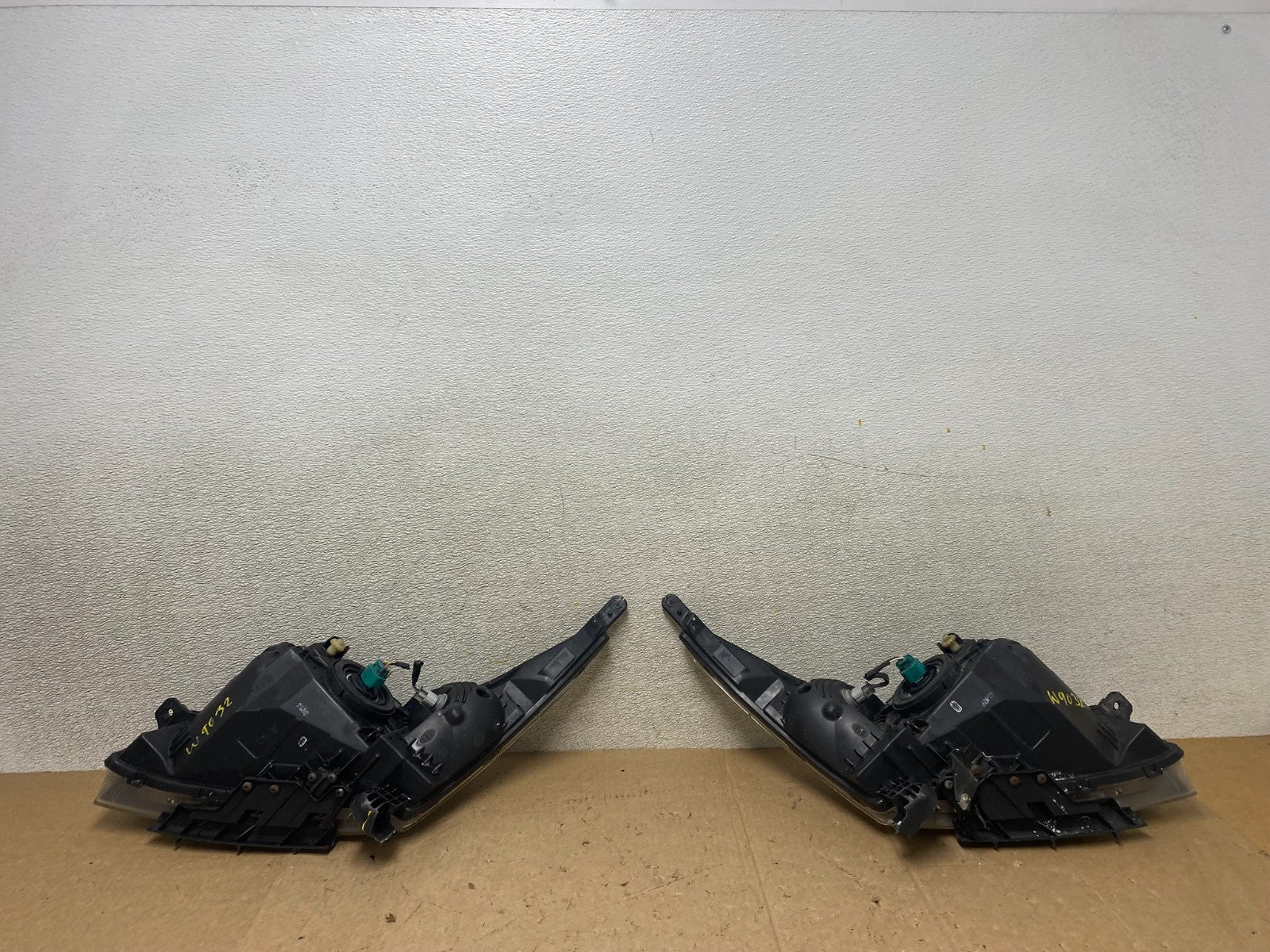 2011 to 2015 Chevrolet Cruze Halogen Left+Right Set Headlights W9032 DW13
