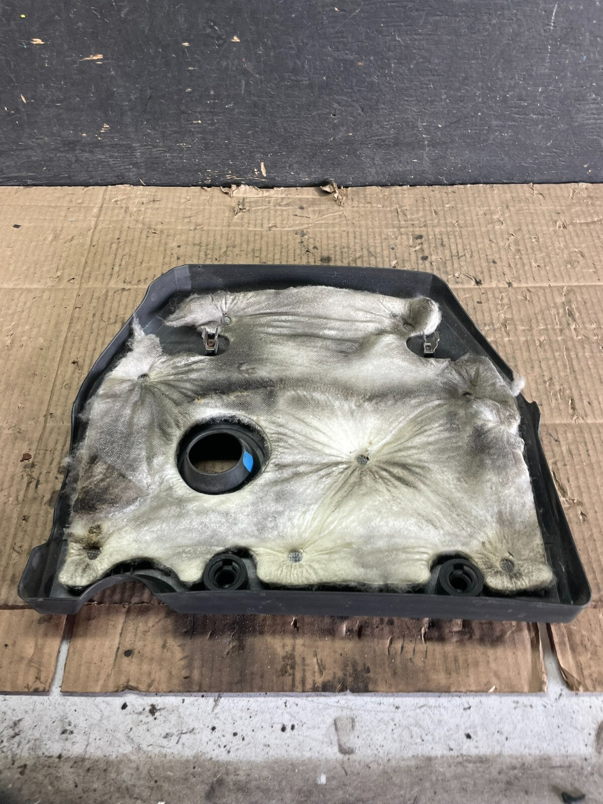 2004 to 2009 Mazda 3 DOHC 16 VALVE Engine Shield Top Cover M2615 PS4