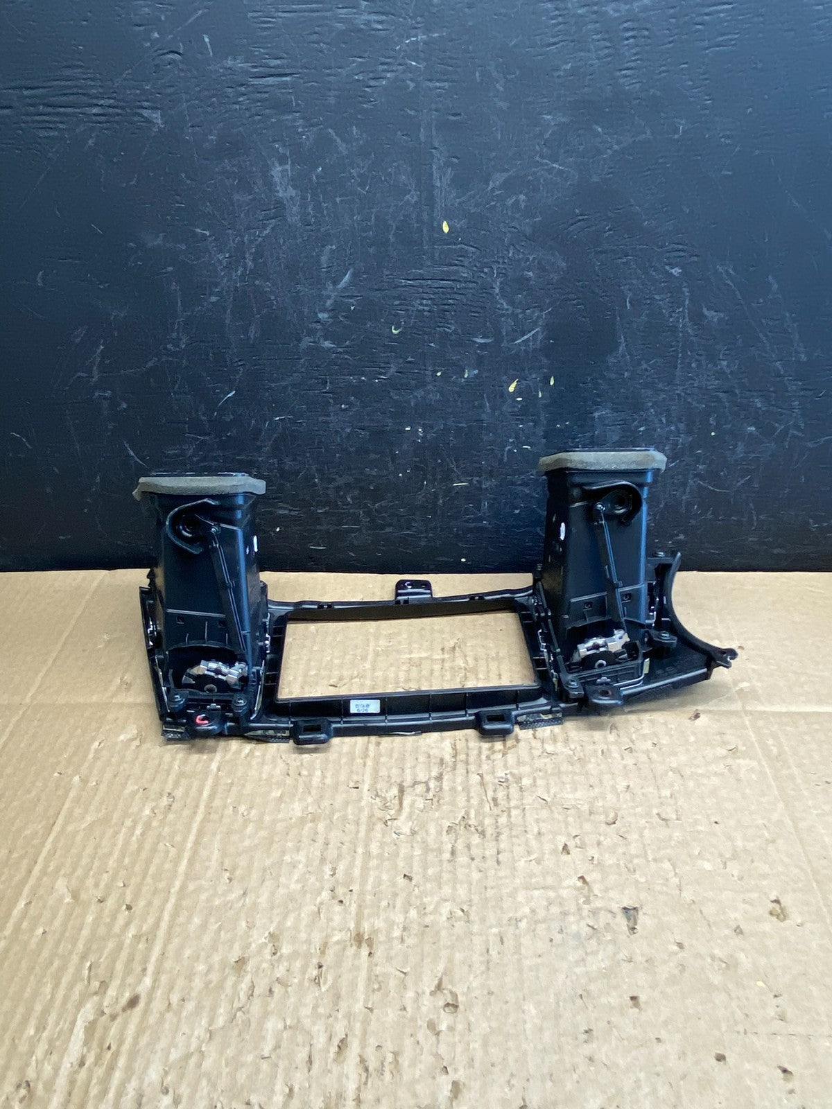 2014 2015 2016 Kia Cadenza Front Center Console Radio Bezel Air Vent AC9630 DG4