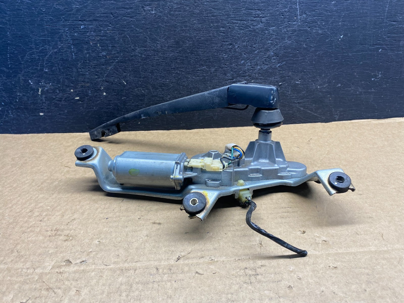 2005 to 2009 Subaru Legacy Outback Rear Windshield Wiper Motor AF76741
