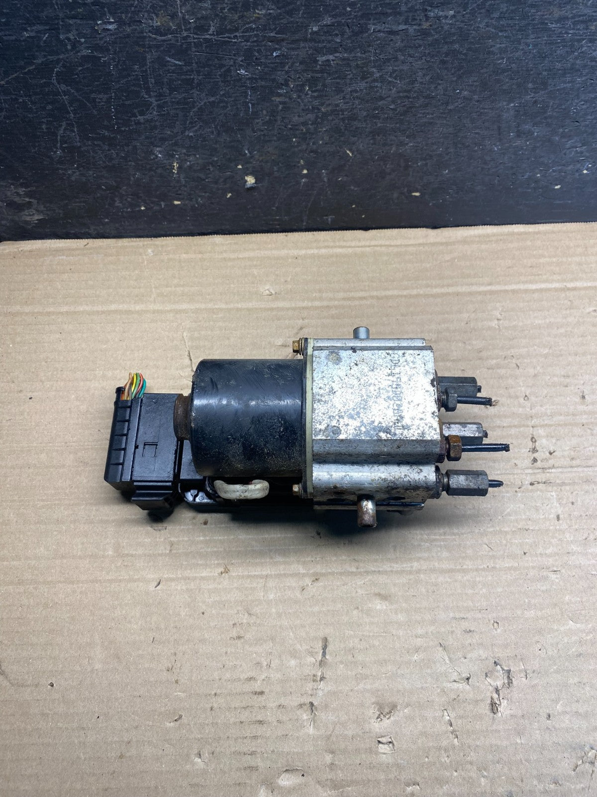 2006 2007 Ford E250 E350 Econoline Anti-Lock ABS Antilock Brake Pump AH9992 DW1