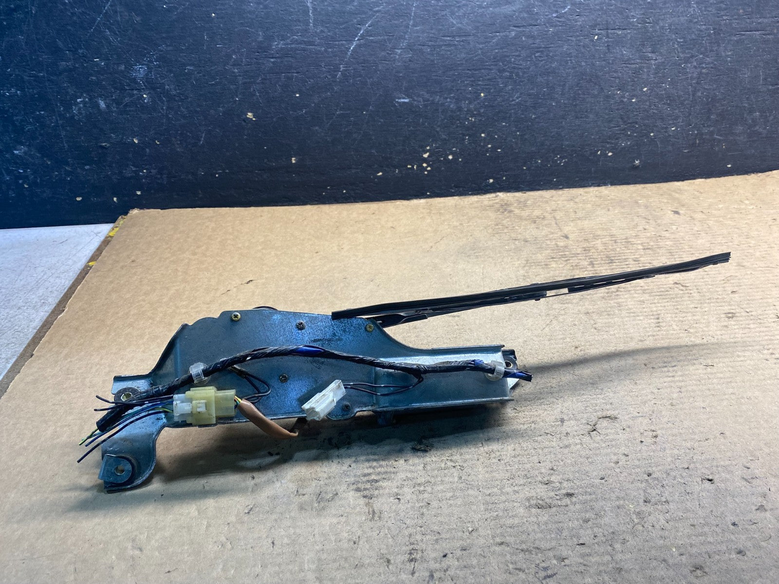 2000 to 2004 Subaru Legacy Wagon Rear  Windshield Wiper Motor AA28255