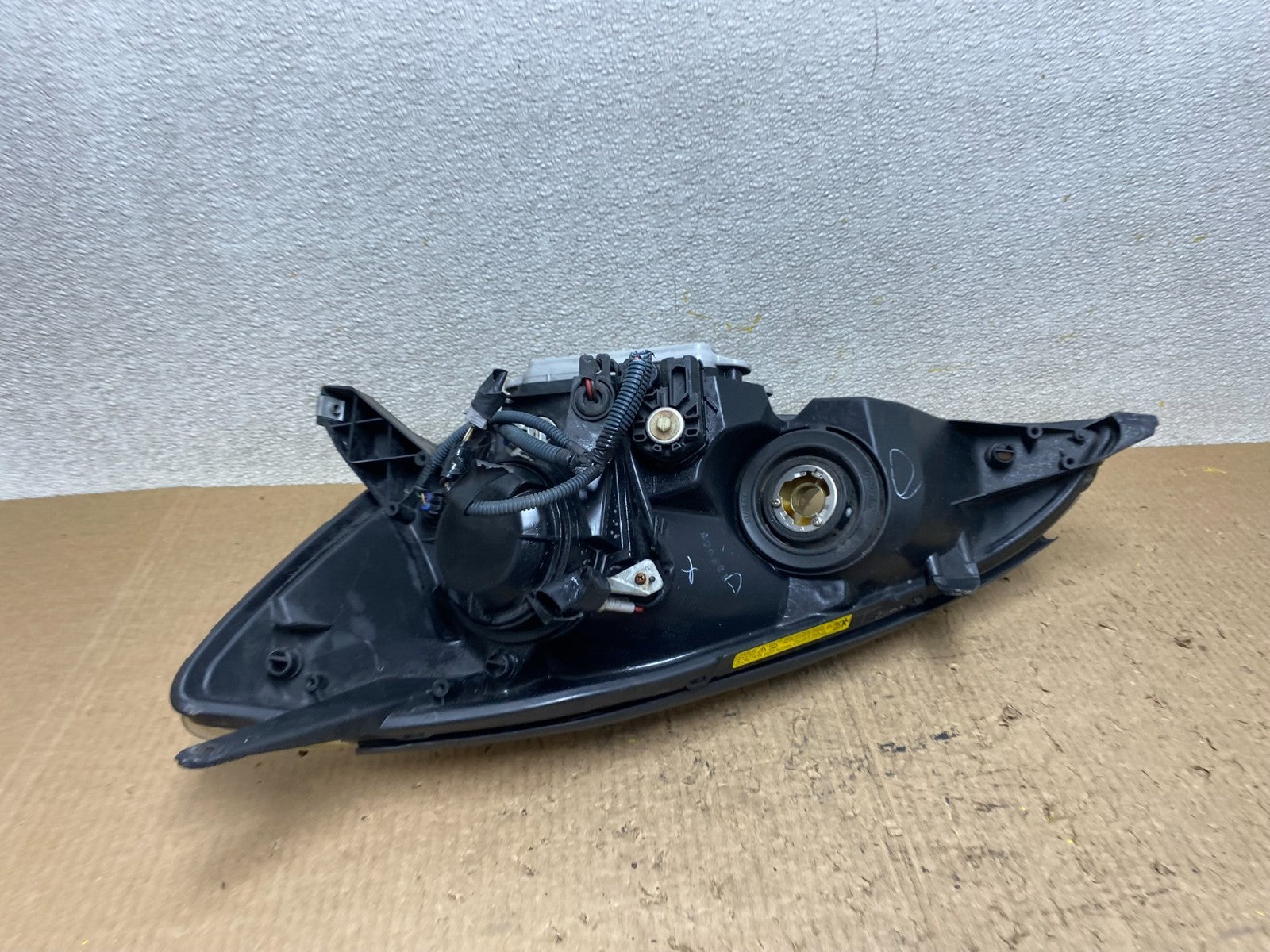 2004-2005 Toyota Sienna Right Passenger RH Xenon Headlight OEM W7723 DW8