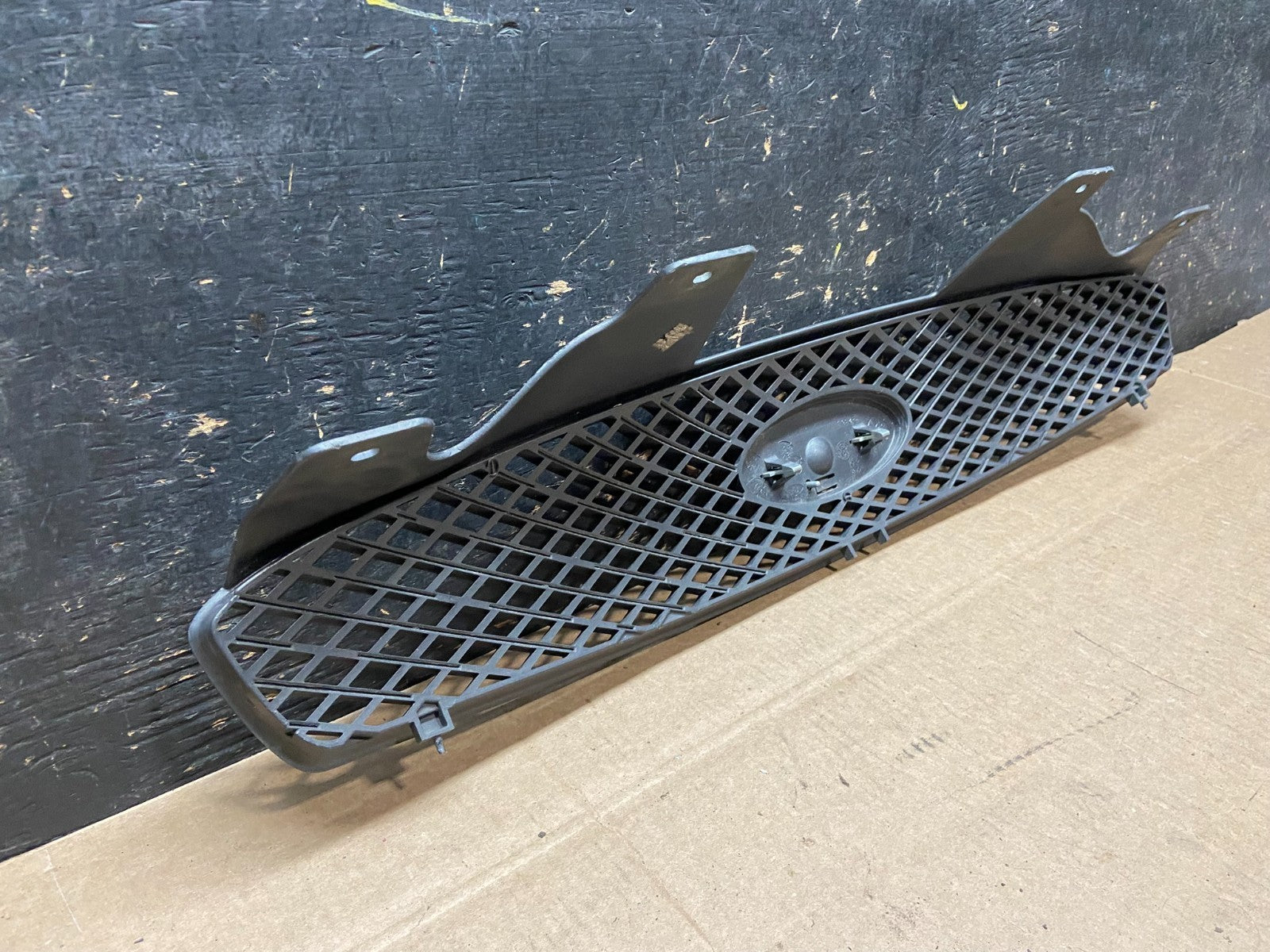 2004 to 2007 Ford Taurus Front Grill Grille OEM y9415 DG5