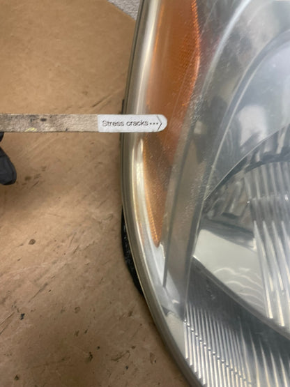 2004-2005 Toyota Sienna Driver Right Passenger Halogen Headlight OEM Q6742 DW6