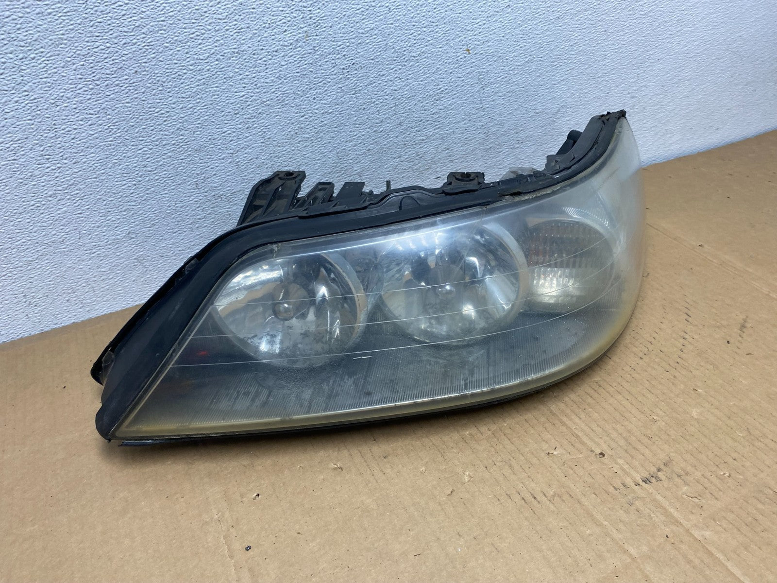 2005 to 2011 Lincoln Town Car Left Driver LH Side Headlight AD0779 DW2