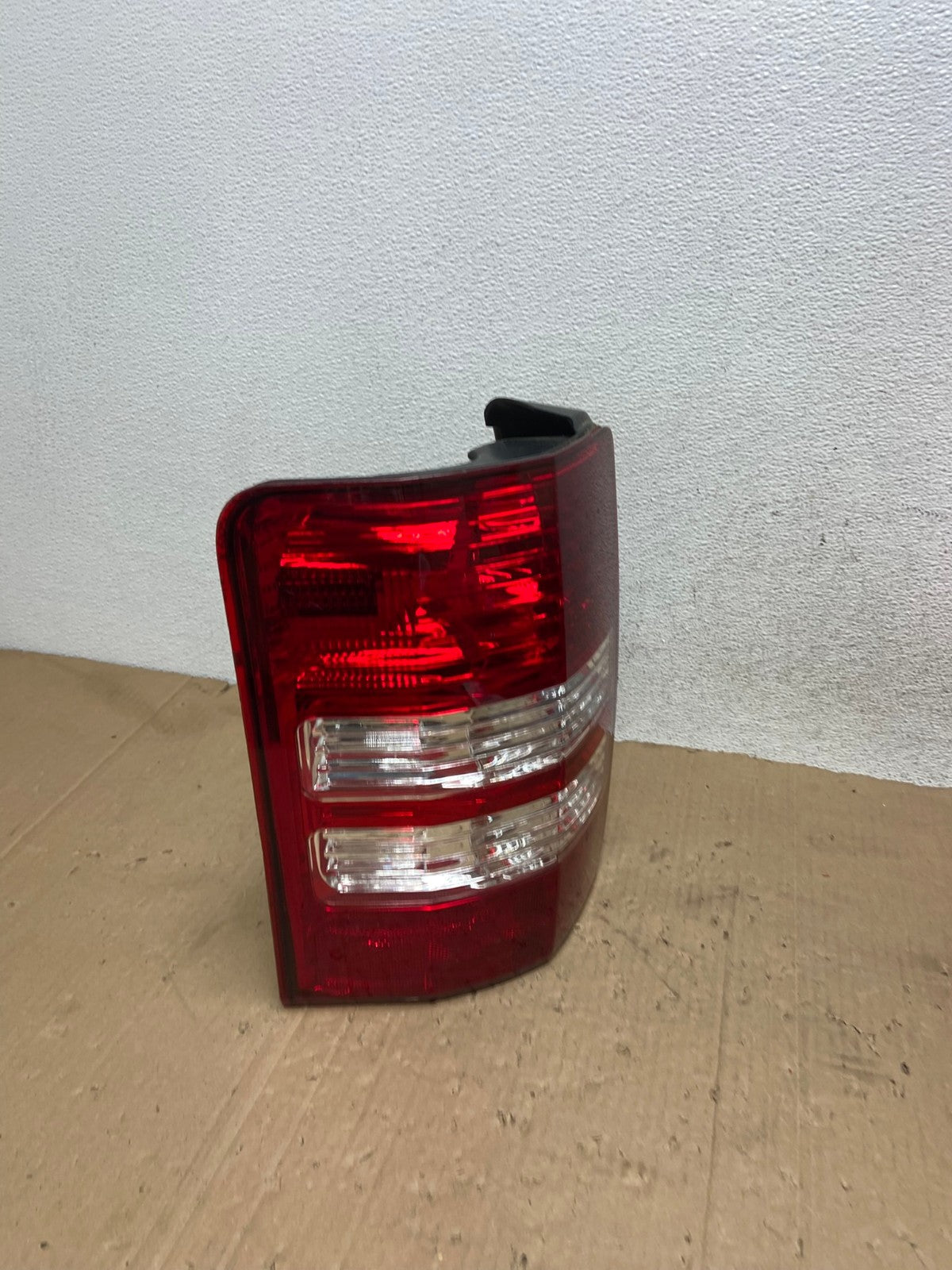 2008 to 2012 Jeep Liberty Left Driver Side Lh Tail Light AE9300 LK2