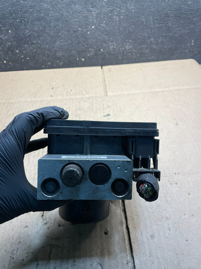 2003 2004 Ford Explorer  ABS Anti Lock Brake Pump Module Oem V9082 DG4