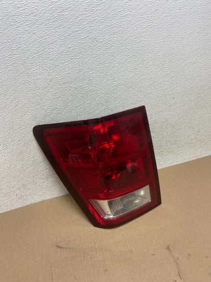 2005 to 2006 Jeep Grand Cherokee Left Driver Side Lh Tail Light AG6611 DW2