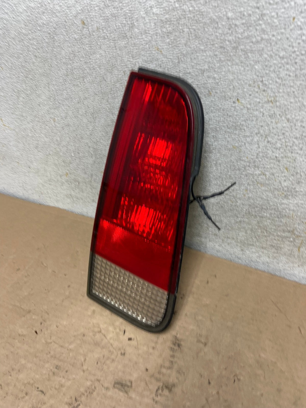 2003 2004 2005 Lincoln Aviator Left Driver Lh Inner Tail Light Side AI1012 LK1