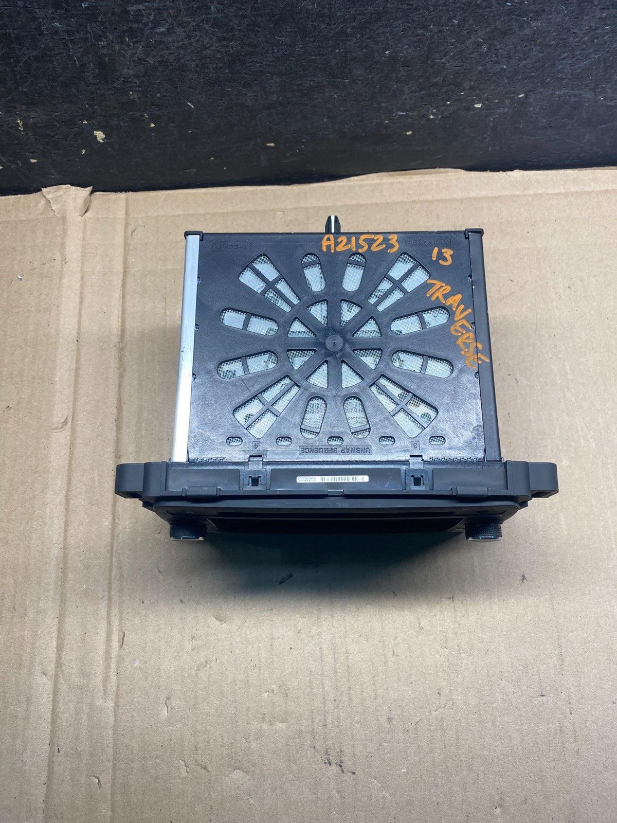 2013 to 2017 Chevrolet Traverse Am Fm Cd Player Radio Screen Display AJ0504 DG2