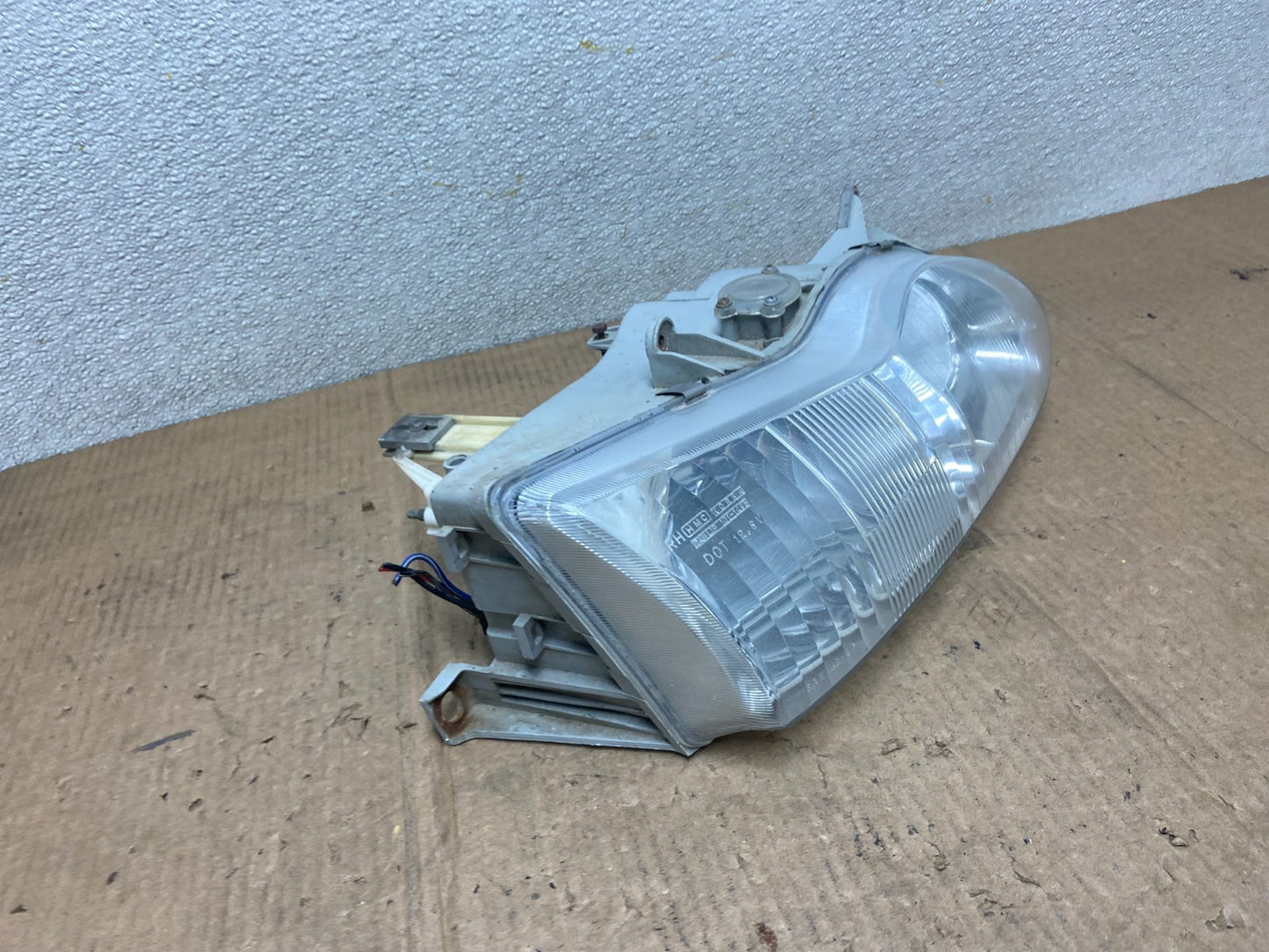 1997 to 1998 Hyundai Sonata Right Passenger Side Headlight Halogen Oem AA6671 DG2