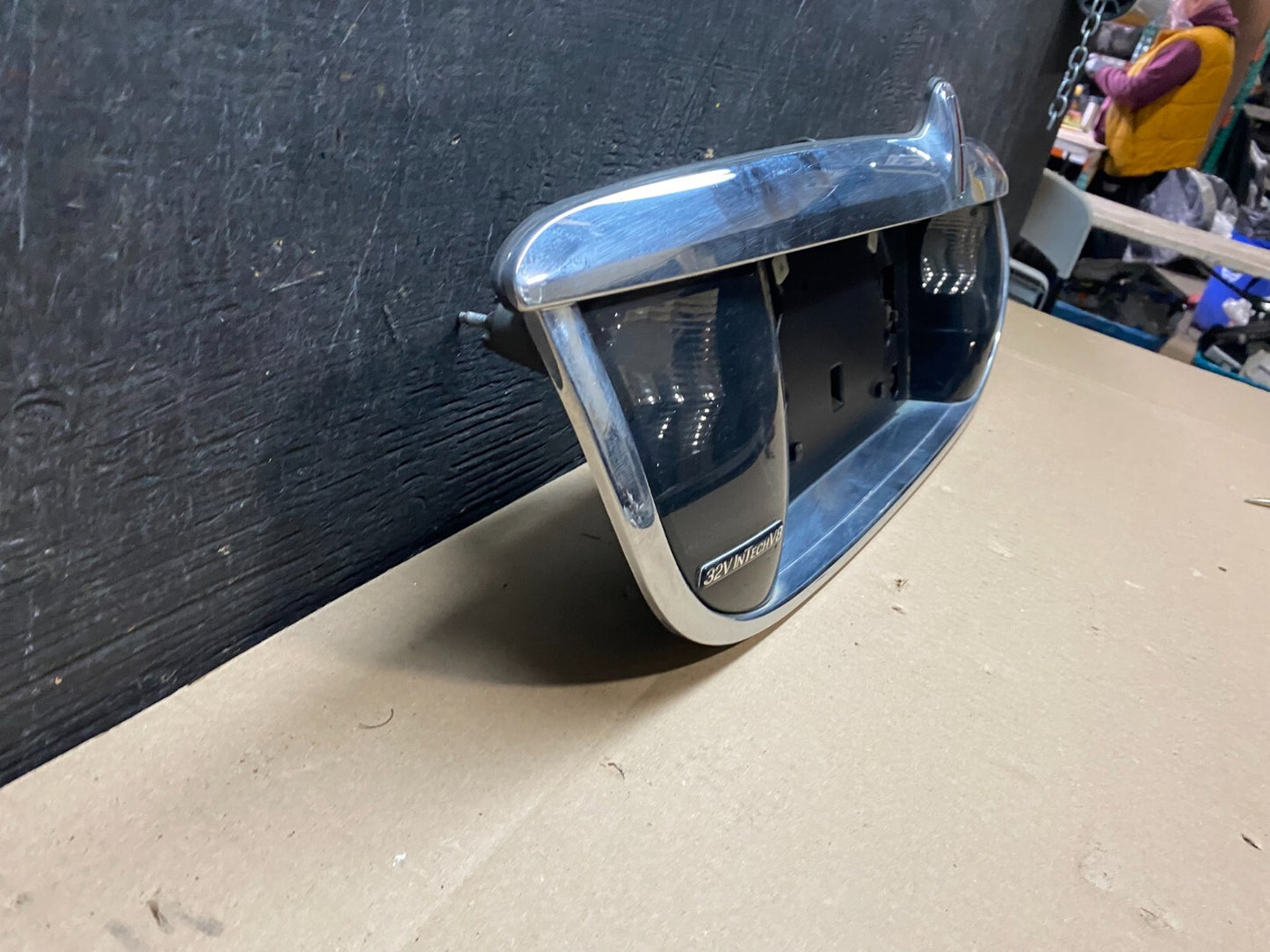 1999-2002 Lincoln Continental License Plate Panel Backup Lights Trim Oem I73642