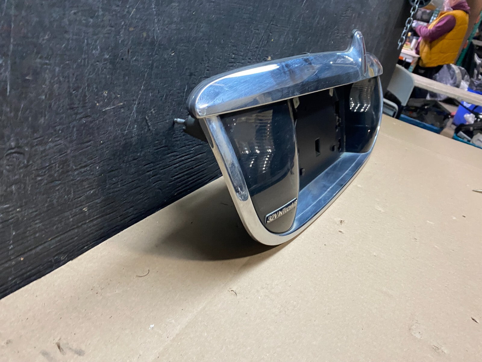 1999-2002 Lincoln Continental License Plate Panel Backup Lights Trim Oem I73642