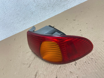1998 1999 2000 Toyota Corolla Right Passenger Side Tail light AE8773 LK1