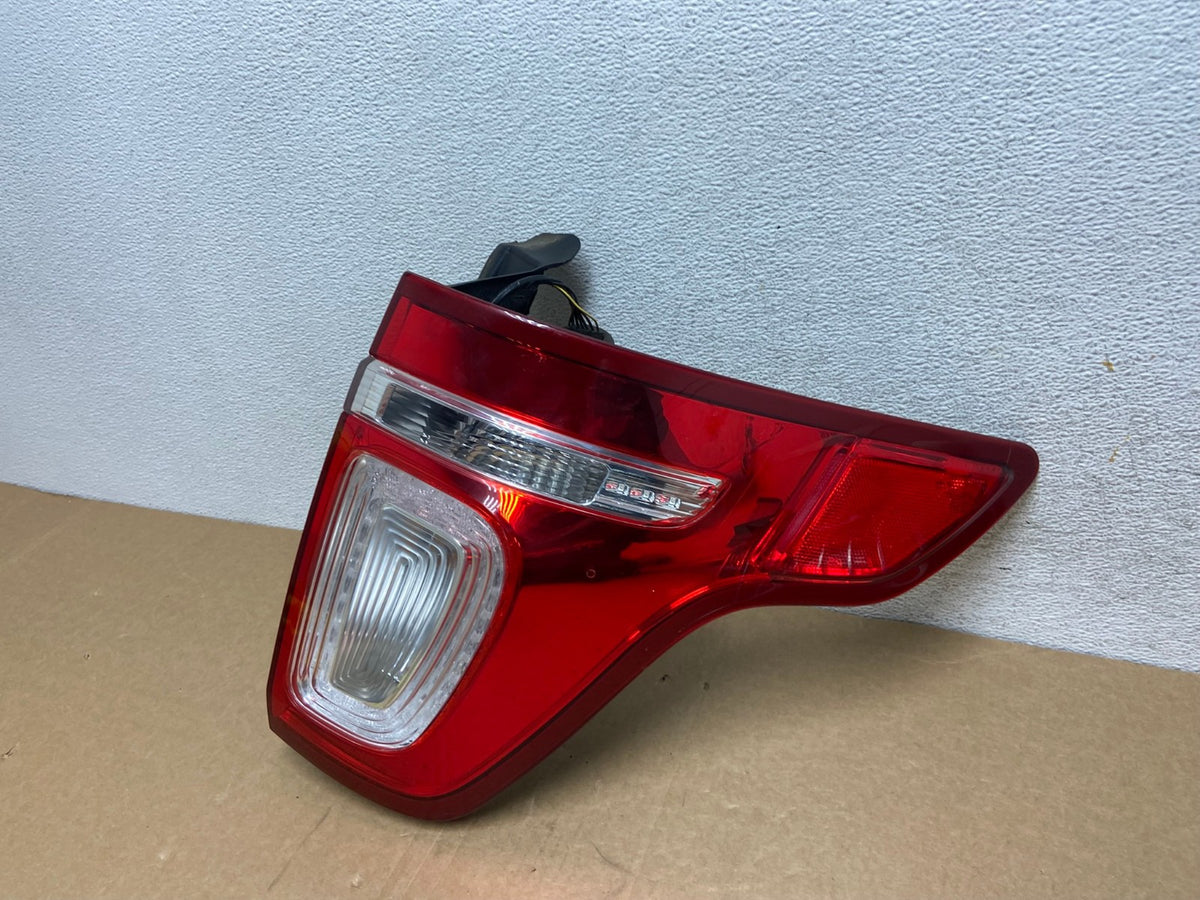 2011 2012 2013 2014 2015 Ford Explorer Right Passenger RH Tail light AF9937 LK1