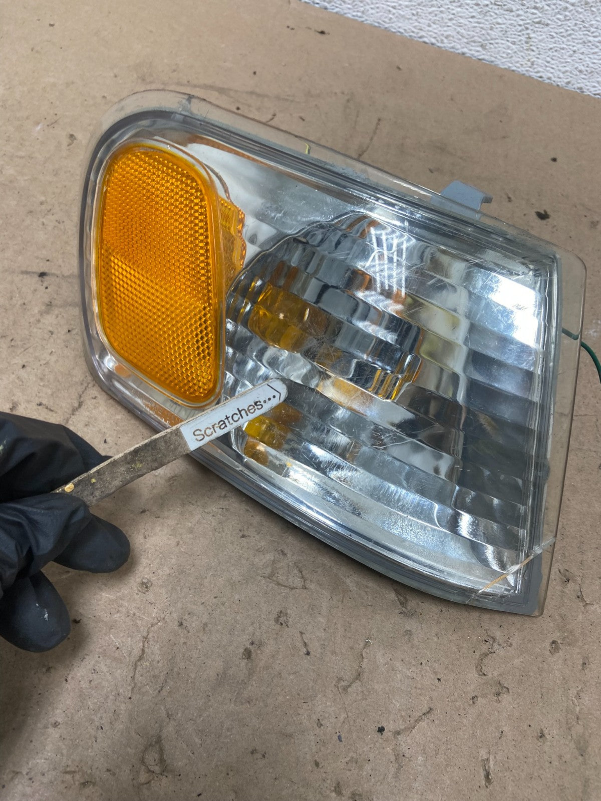 2001-2002 Toyota Corolla Right Passenger Turn Signal/Marker Light AG4887 DW3