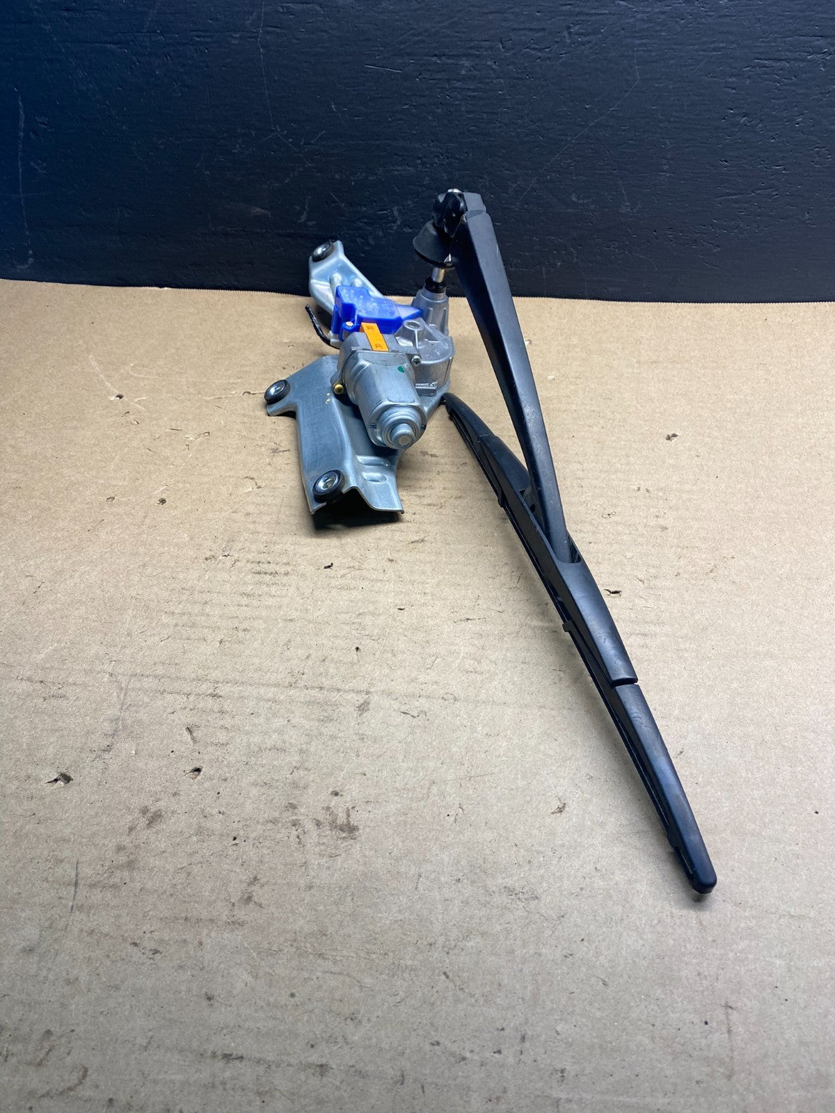 2010 to 2013 Subaru Forester Rear Windshield Washer Wiper Motor AB71952
