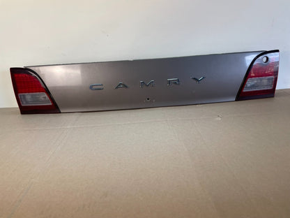 1995 1996 Toyota Camry Center Trunk Rear Tail Light AI0593 DG0