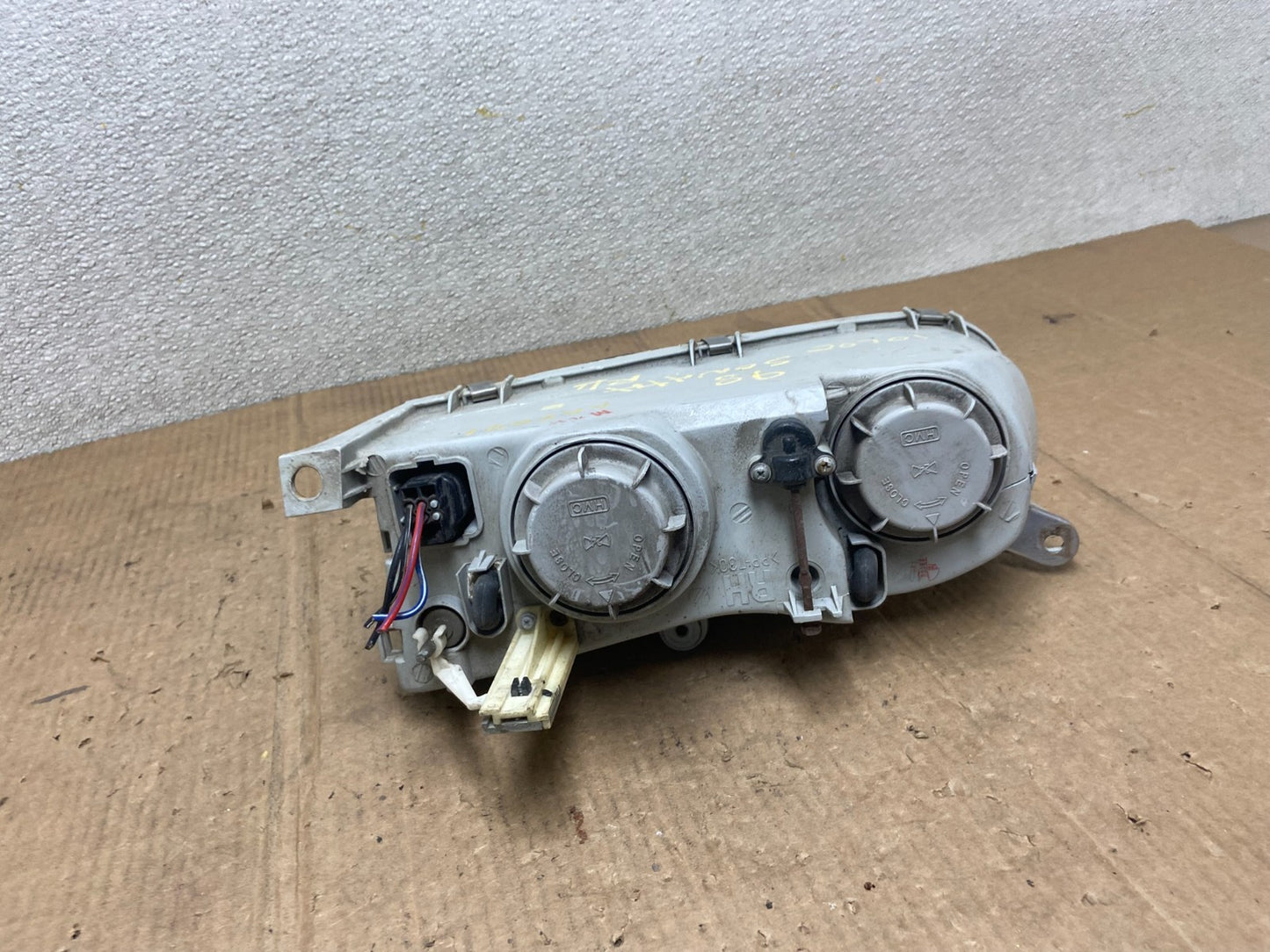 1997 to 1998 Hyundai Sonata Right Passenger Side Headlight Halogen Oem AA6671 DG4