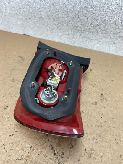 20004 to 2006 Hyundai Elantra Hatchback Left Driver Side Tail Light AF82277