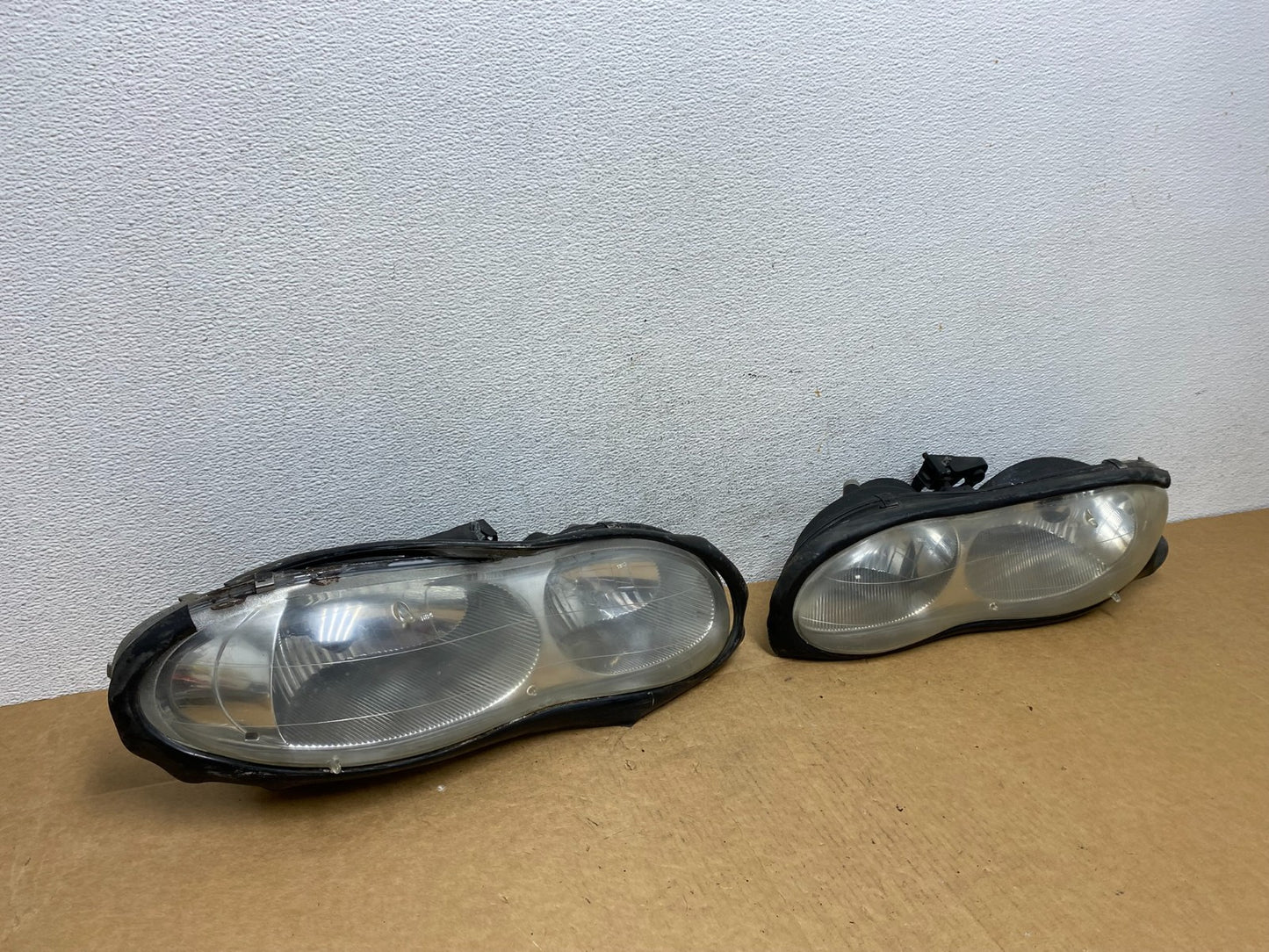 1998 to 2002 Chevrolet Camaro Pair Left and Right Headlights ad4504 DG2