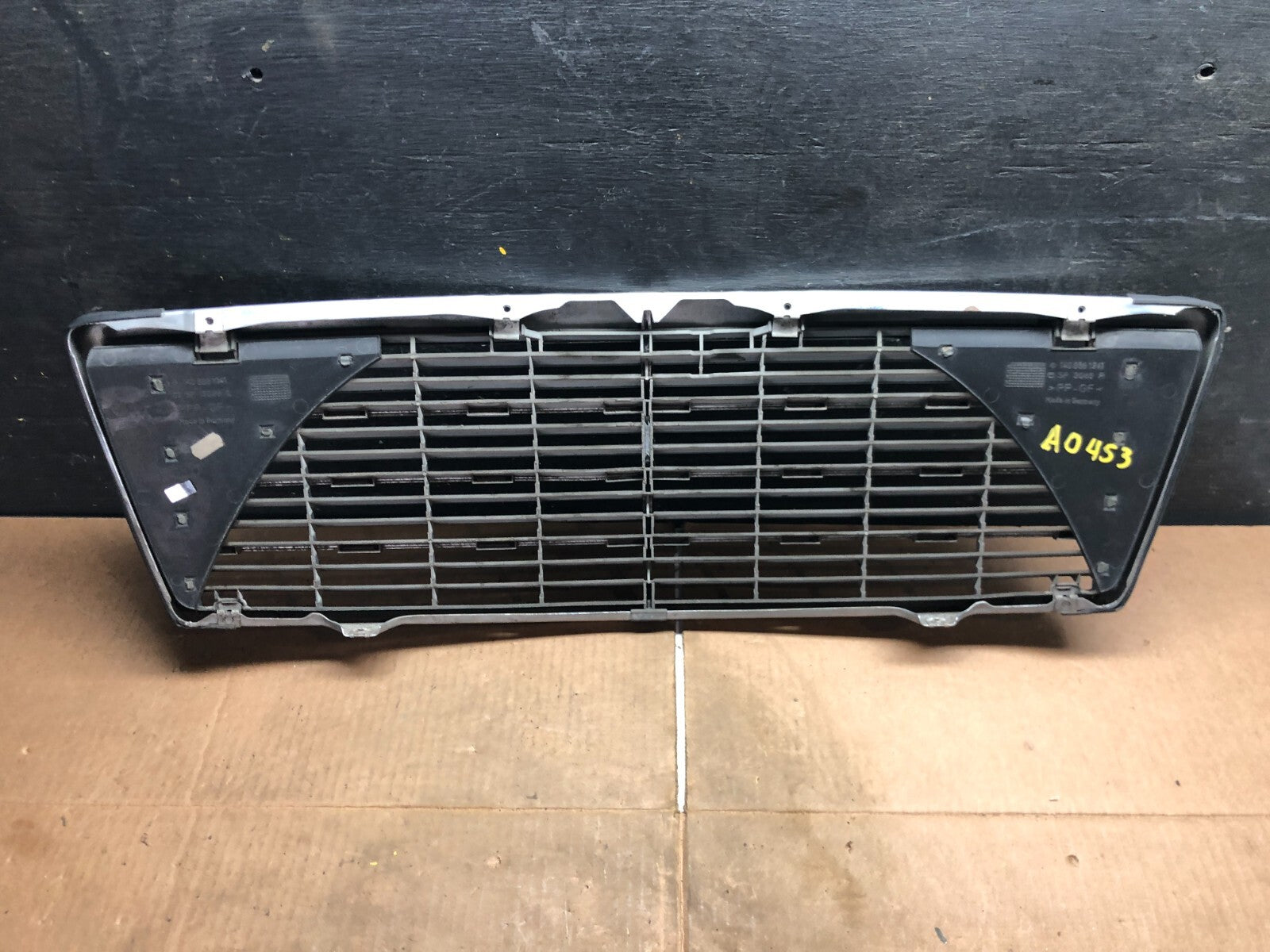 1994 to 1998 Mercedes-Benz W140 S600 S500 S320 Front Upper Grille A0453 DG13