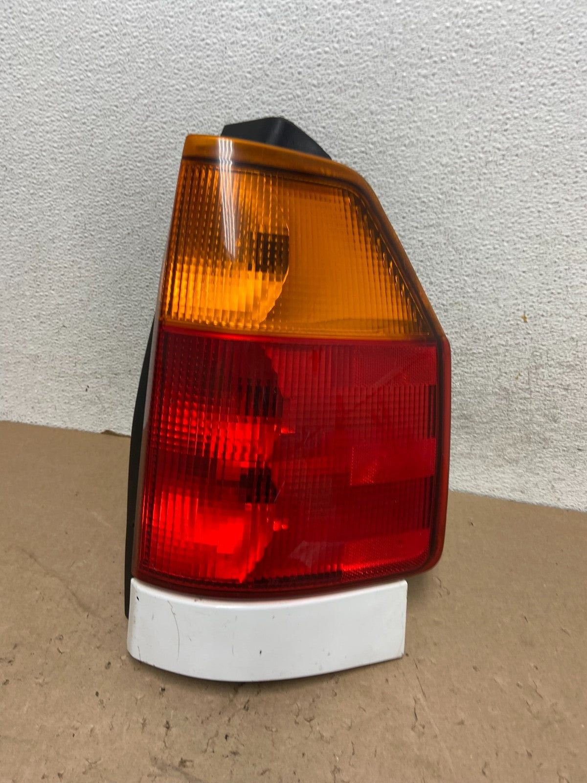 2002-2009 GMC Envoy Right Passenger RH Side Tail Light AG43140