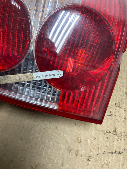2000 to 2005 Volkswagen Passat B5 Wagon Rigt Passenger Side Tail Light AF8389 DG4