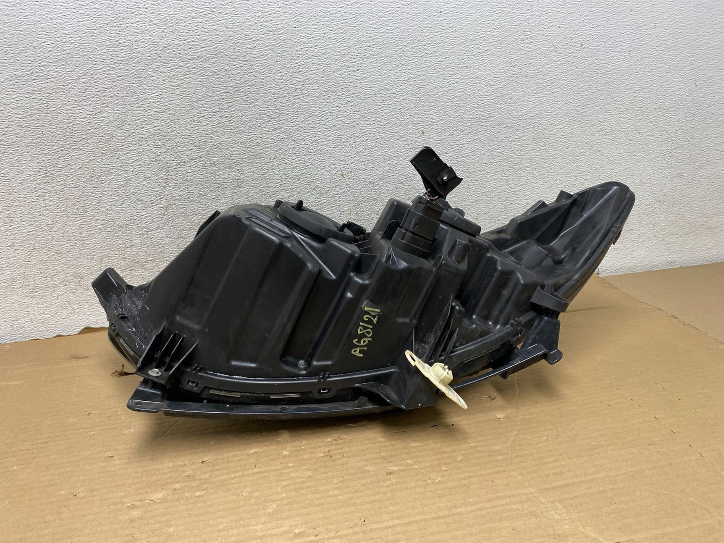 2013 to 2016 Ford Fusion Right Passenger Rh Side Headlight AG8121 DW8