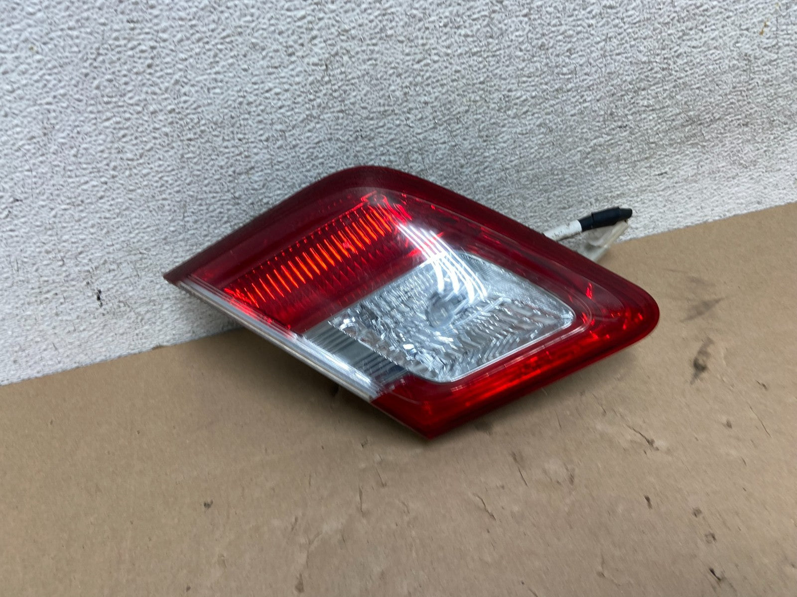 2010 - 2011 Toyota Camry Left Driver LH Side Inner Tail Light AG5812 DW0