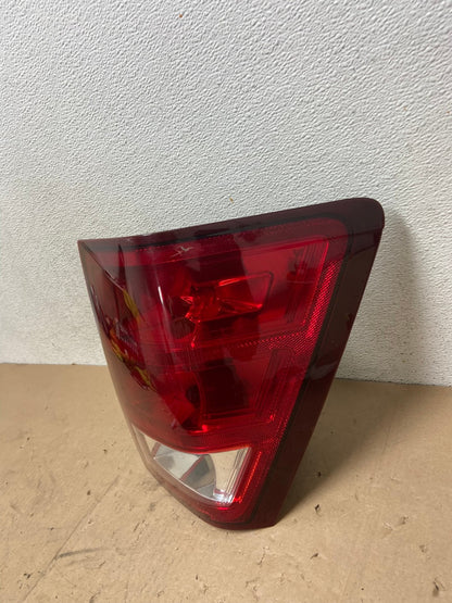 2005 - 2006 Jeep Grand Cherokee Right Passenger Rh Tail Light AG5297 LK1