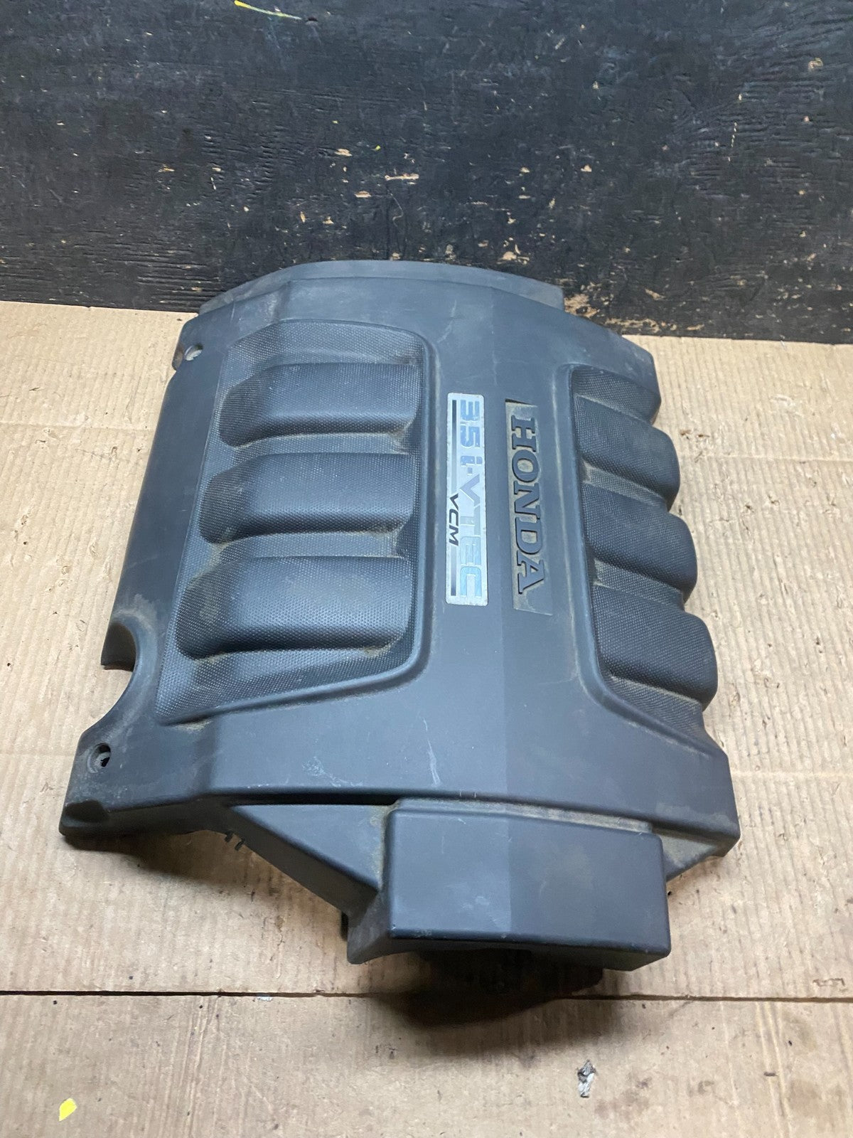 2005 to 2007 Honda Odyssey Black Engine Cover T9552 DG2
