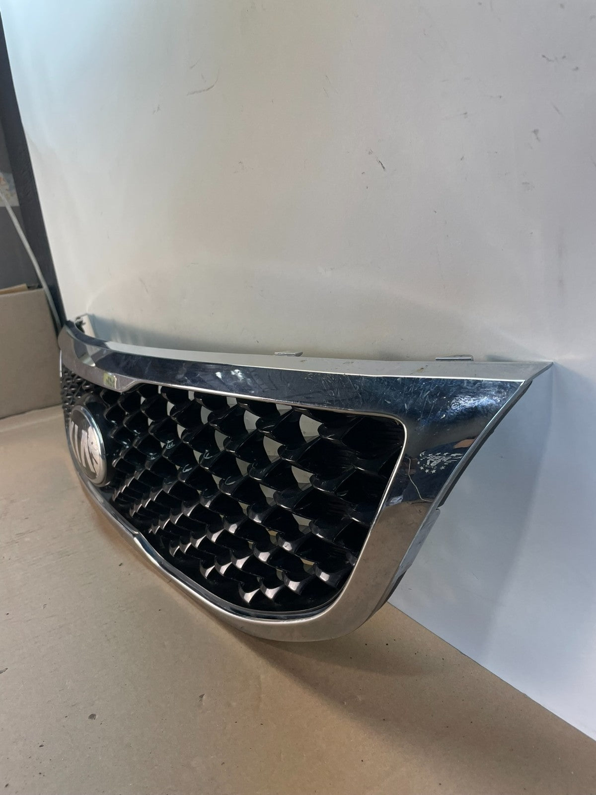 2014 Kia Sedona Front Upper Grill Grille ai0769 DG1