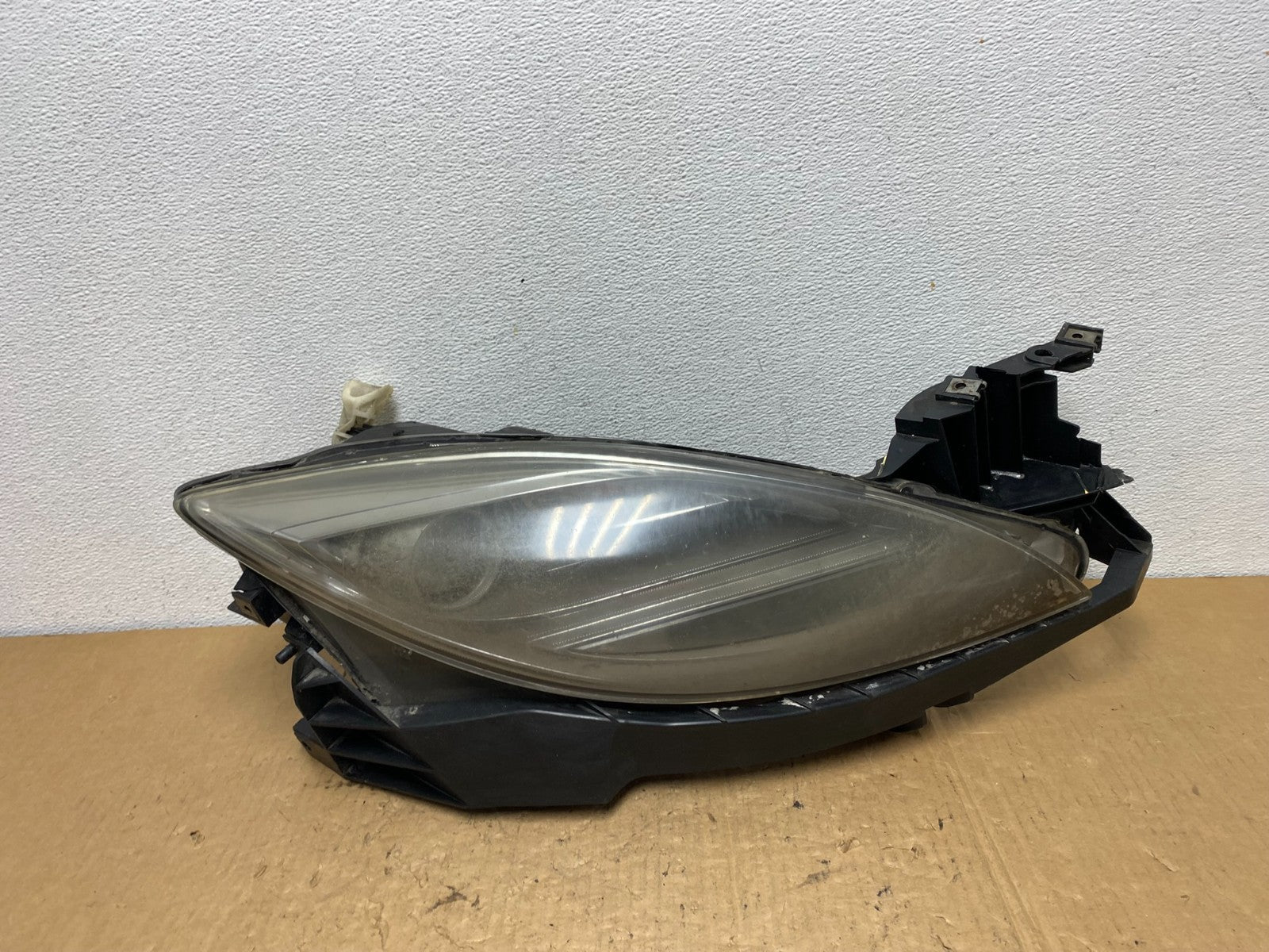 2009-2010 Mazda 6 Right Passenger Side Halogen Headlight AC8326 DW0