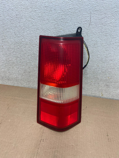 2003 2017 Chevrolet Express 1500 2500 3500 Right Passenger Tail Light R1382 DW0