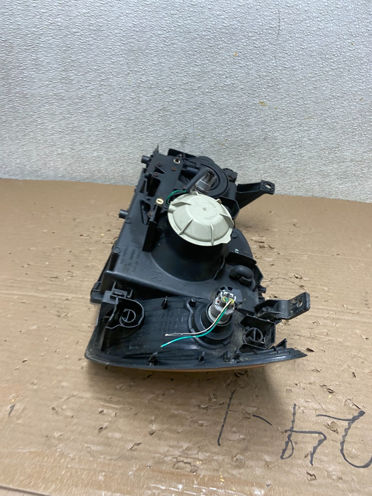 2003 to 2007 Lexus LX470 Right Passenger Side Halogen Headlight  OEM AB1633 DG6