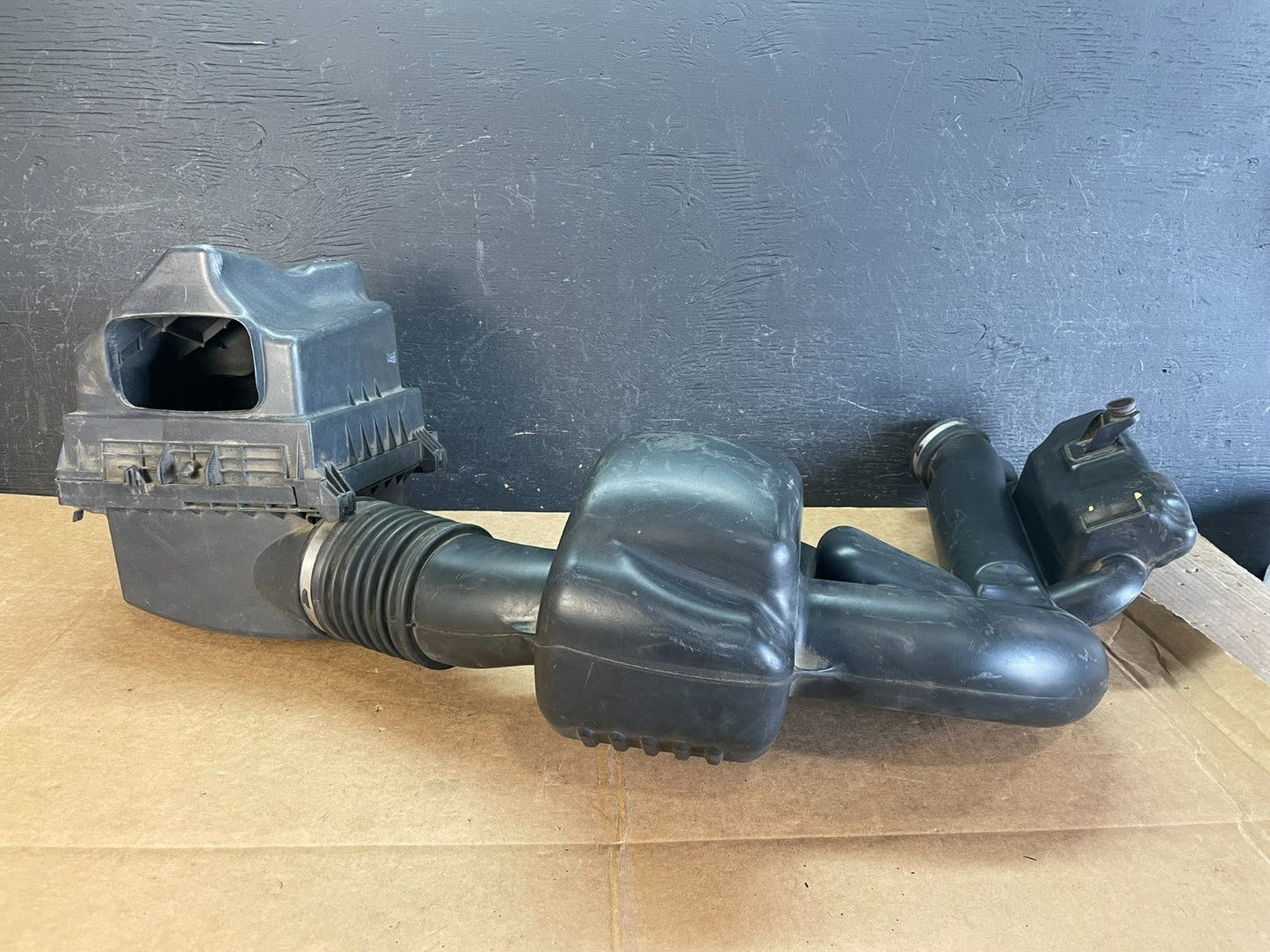 2011 - 2013 Dodge Durango 3.6L Resonator Air Intake Tube AE0892 DG3