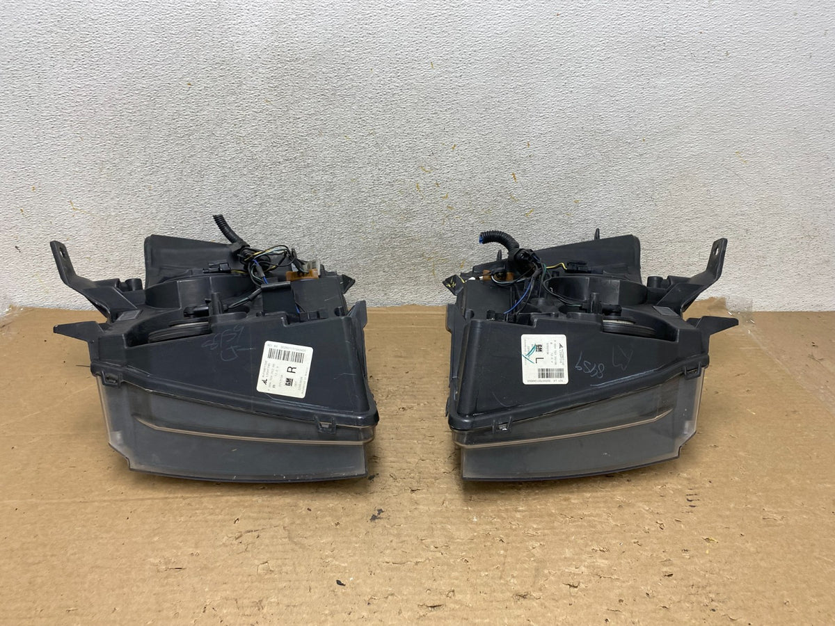 2007 to 2013 Chevrolet Suburban Tahoe Left+Right Set Headlights AH9230 DW14