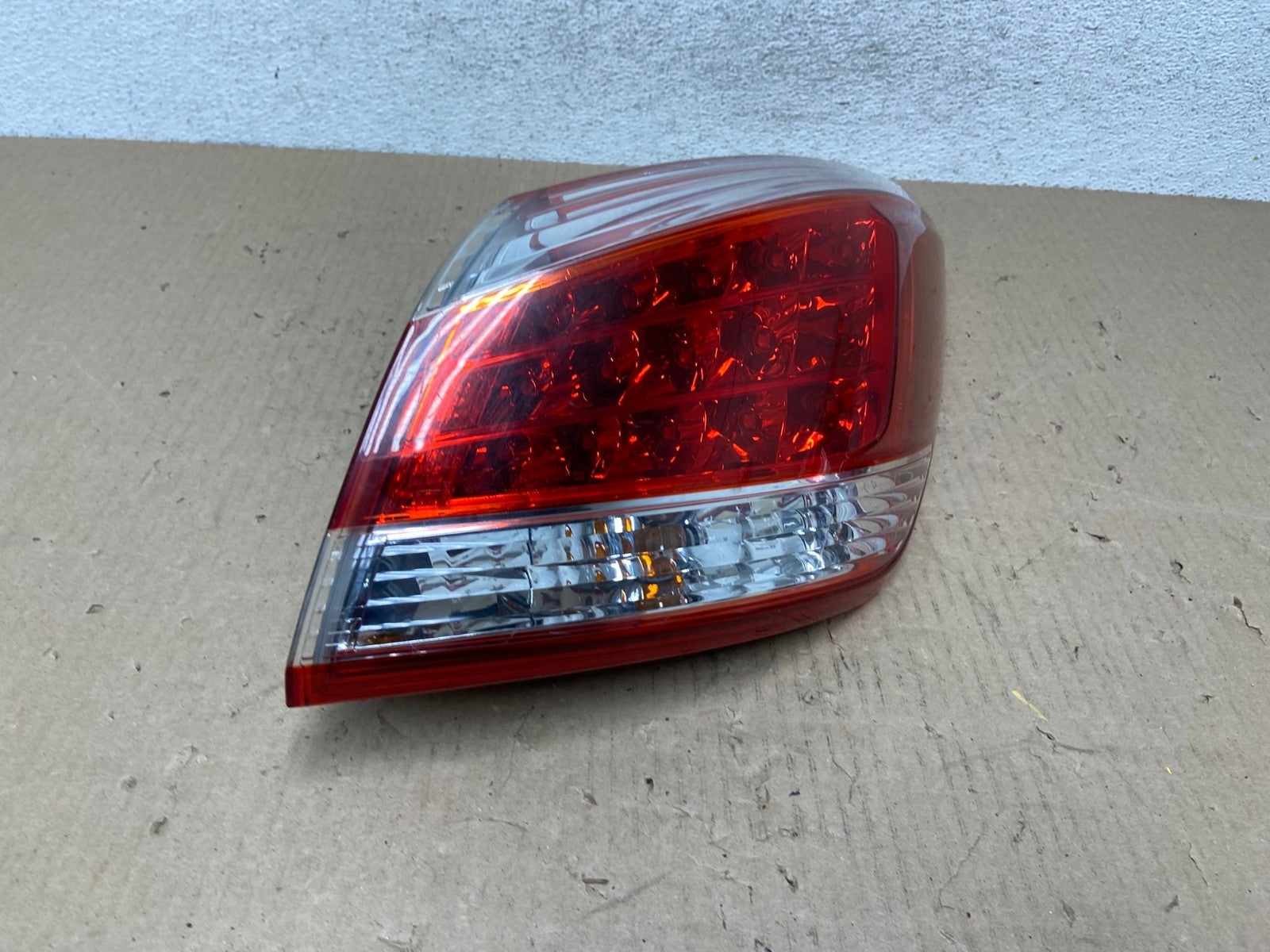 2011 - 2014 Nissan Murano Right Passenger Side RH Tail Light AG5965 LK2