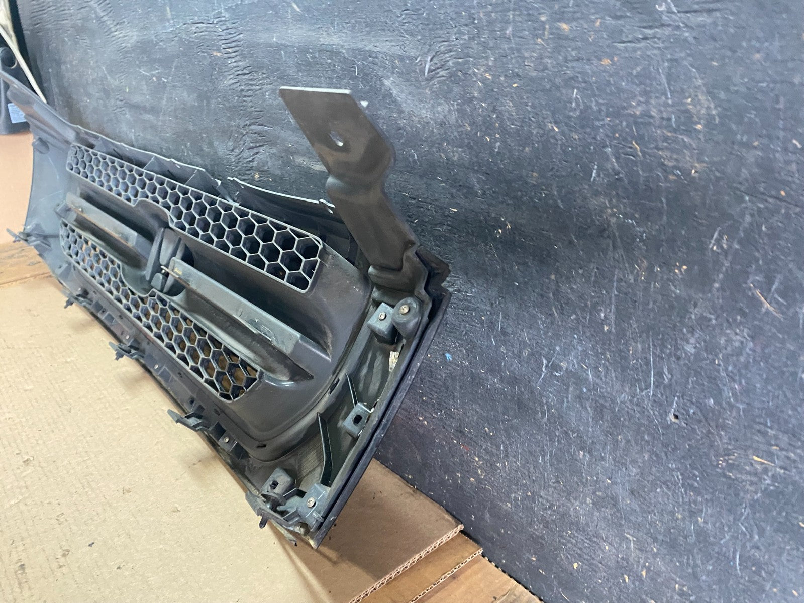 2003 2004 2005 Honda Pilot Front Upper Grill Grille Oem S1332 DG9