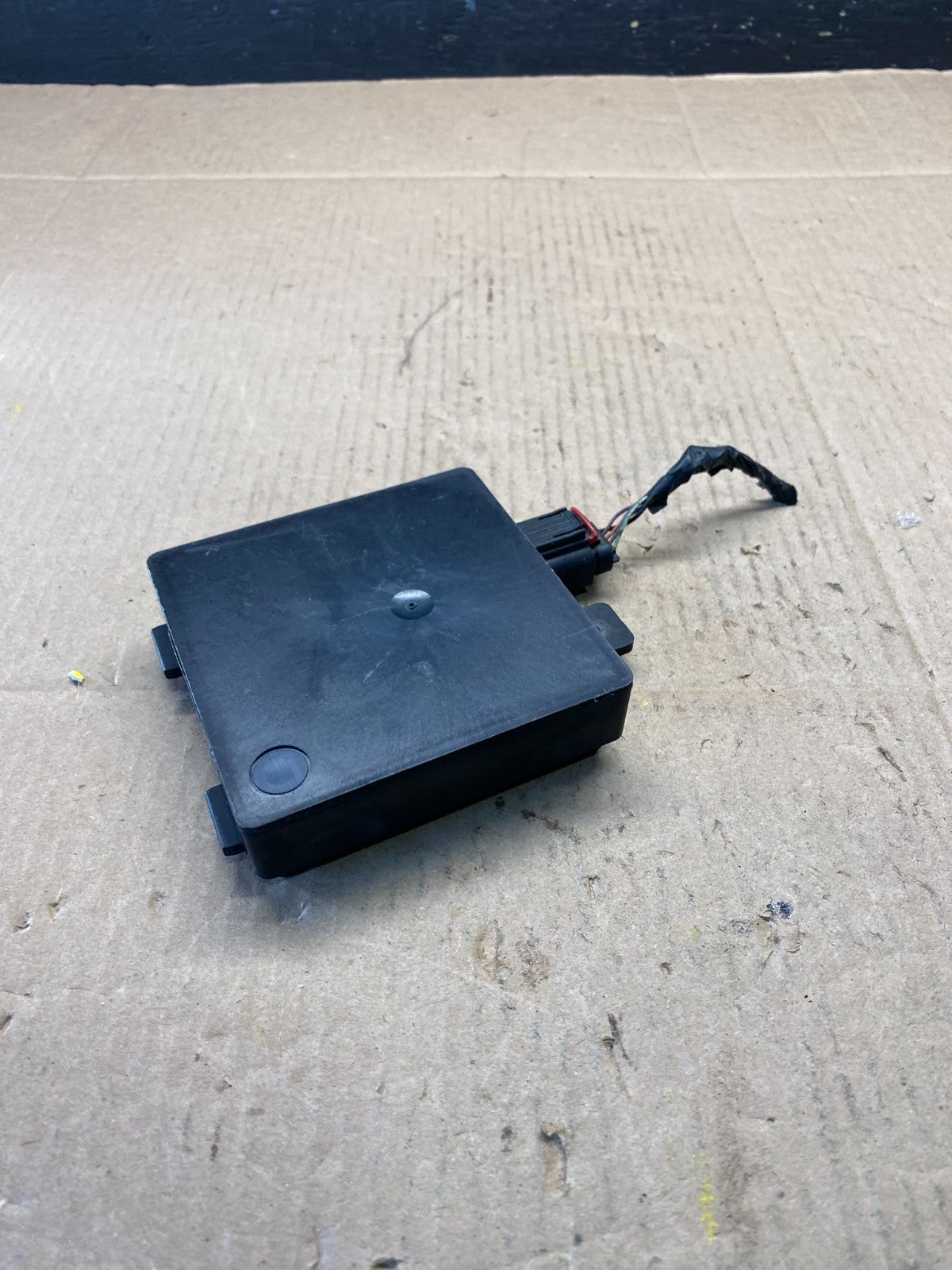 2013 to 2018 Ford Lincoln Rear Radar Blind Spot Module OEM r5959 DG4