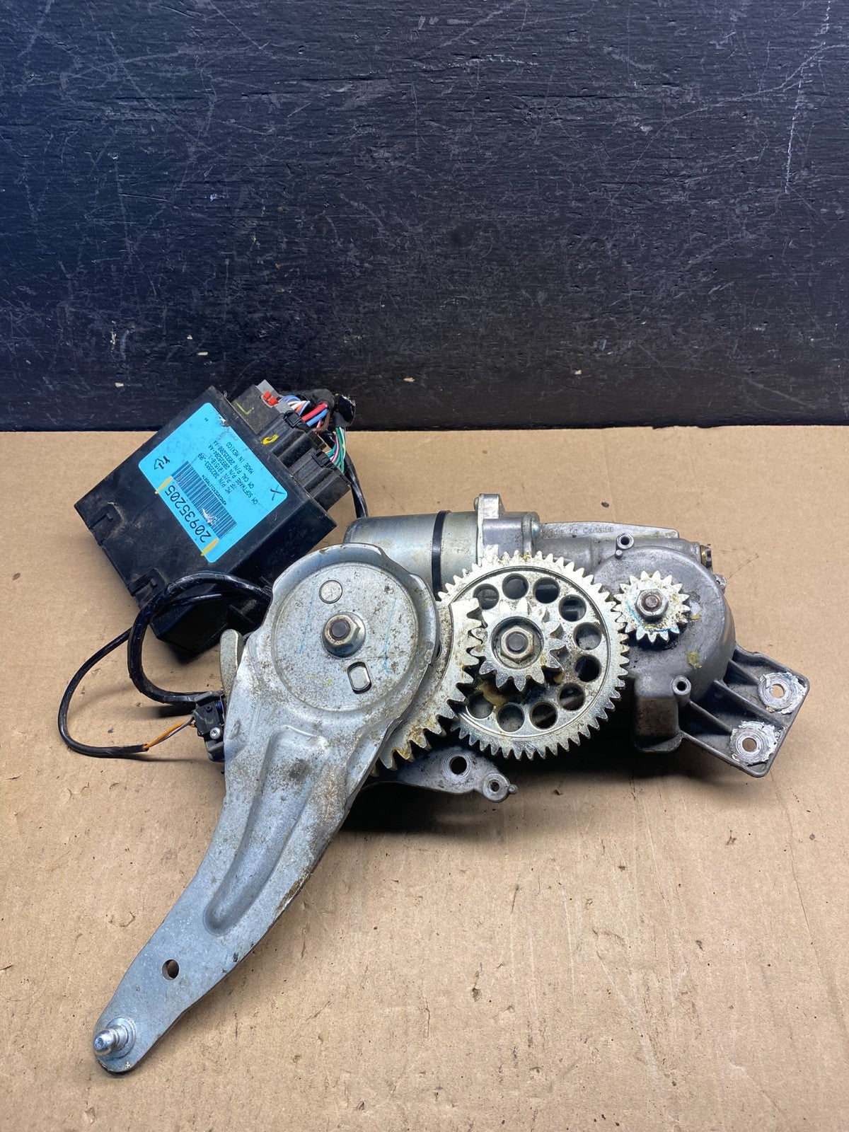 2009-2012 GMC Acadia Power Motor Liftgate Tailgate Control Module AE7496 DG4