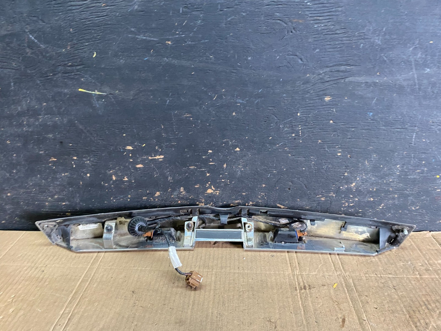 2010-2015 Cadillac SRX Rear Liftgate Tailgate Finish Molding W/o Camera T4027 DG6