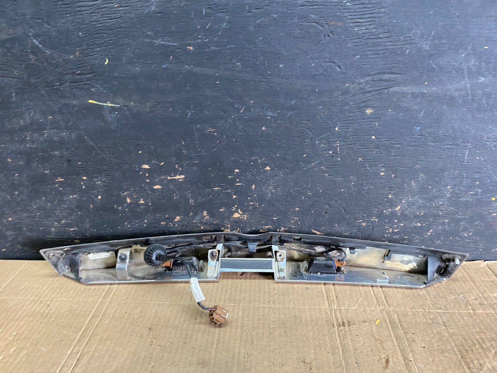 2010-2015 Cadillac SRX Rear Liftgate Tailgate Finish Molding W/o Camera T4027 DG6