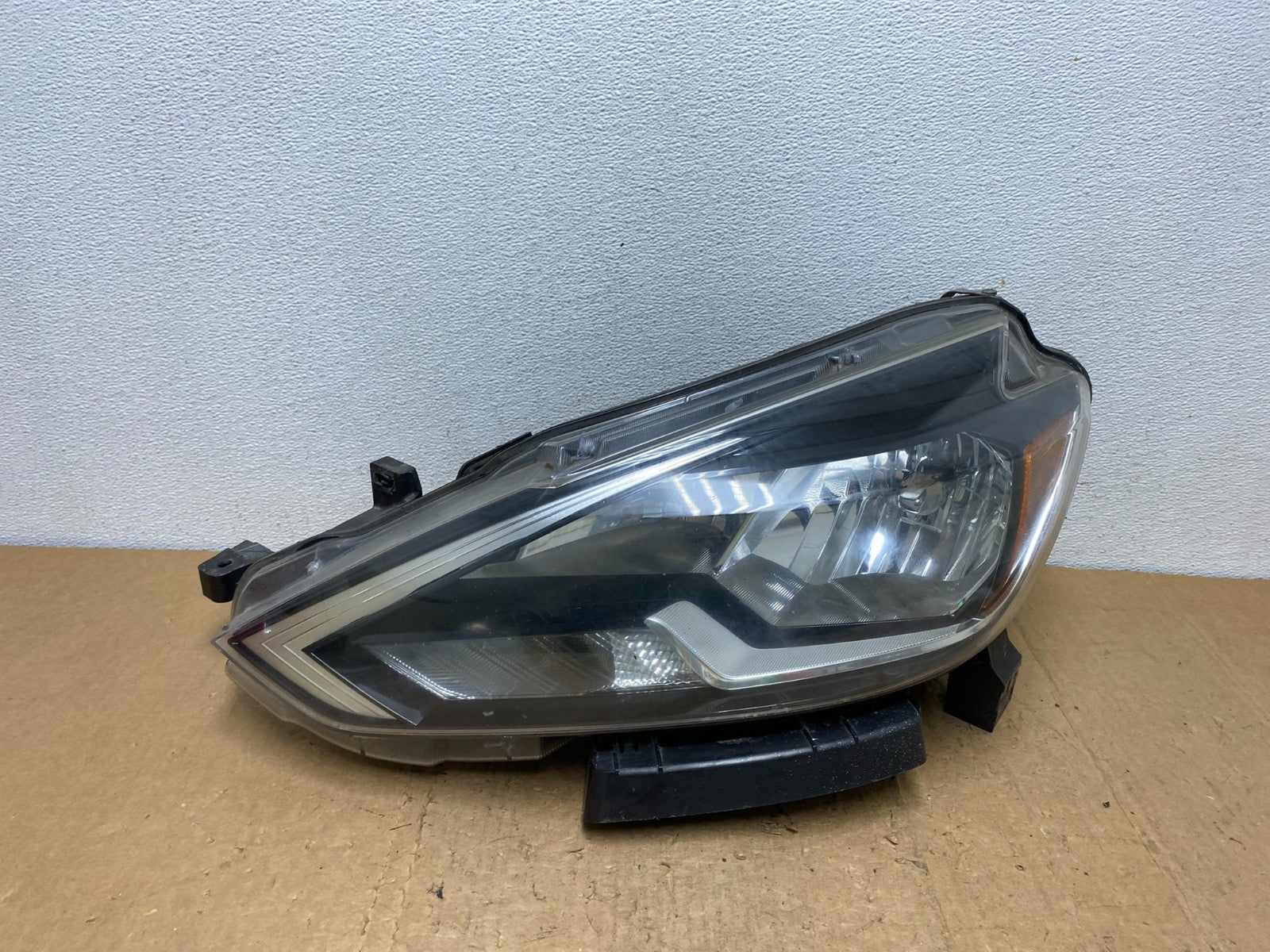 2016 2017 2018 Nissan Sentra Front Left Driver LH Halogen Headlight AD0687 DW0