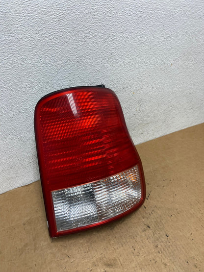 2002 Kia Sedona Right Passenger RH Side Tail Light AD4764 LK2
