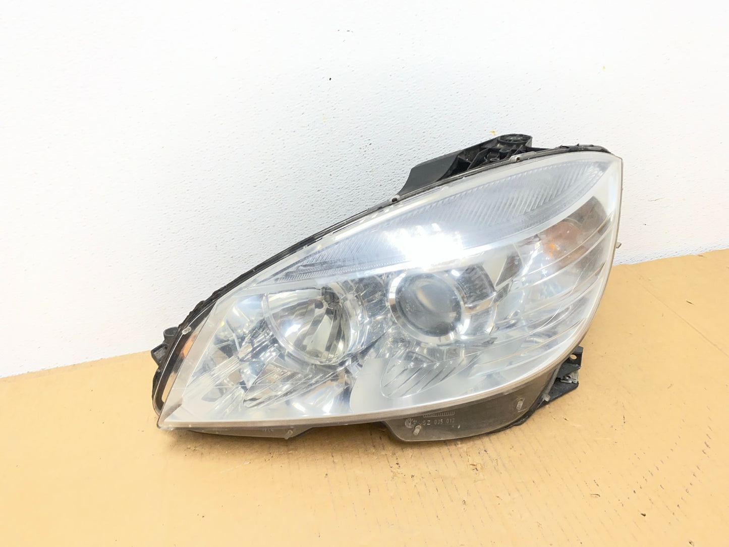 2008-2011 Mercedes C-Class C350 C300 Left Driver Halogen Headlight AD0820 DW0
