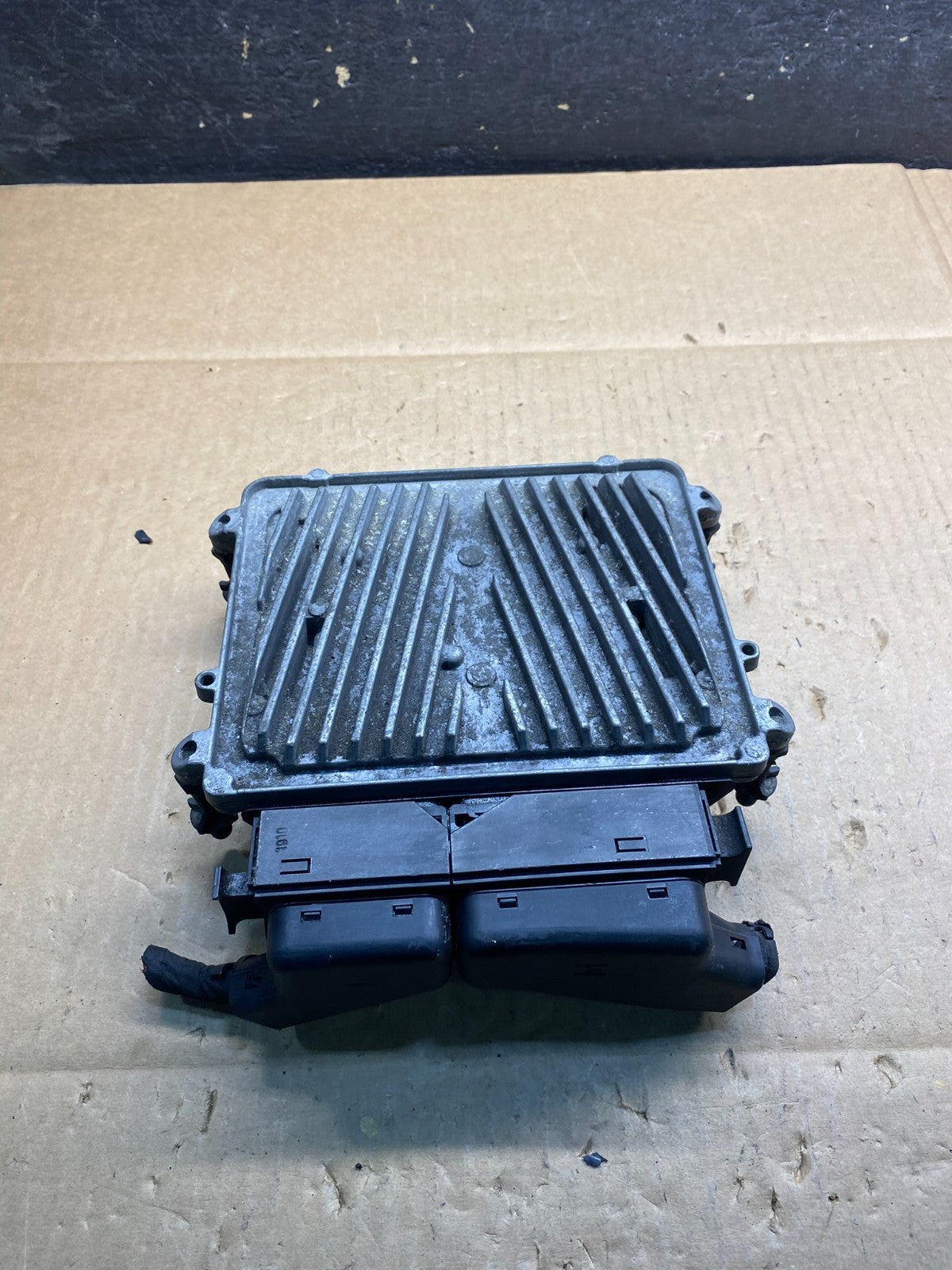 2008 to 2012 Mercedes C300 E350 Engine Computer Module ECM ECU ai7712 DG0