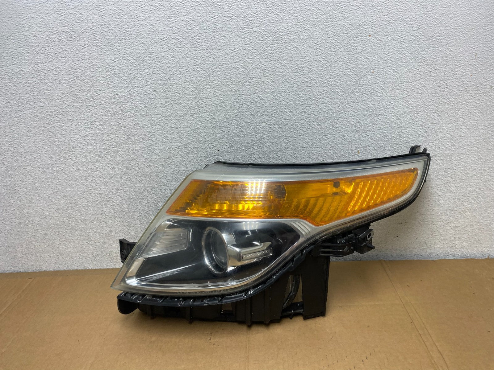 2011 to 2015 Ford Explorer Left Driver LH Xenon Headlight AD0726 DW0